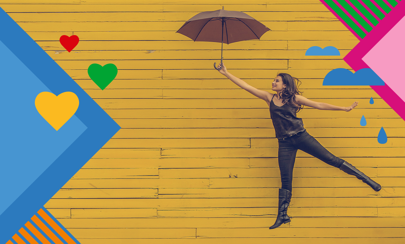 Frau fliegt mit einem Regenschirm vor einer gelben Wand